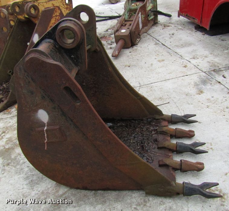 image for item DH8397 Caterpillar 24"W backhoe bucket