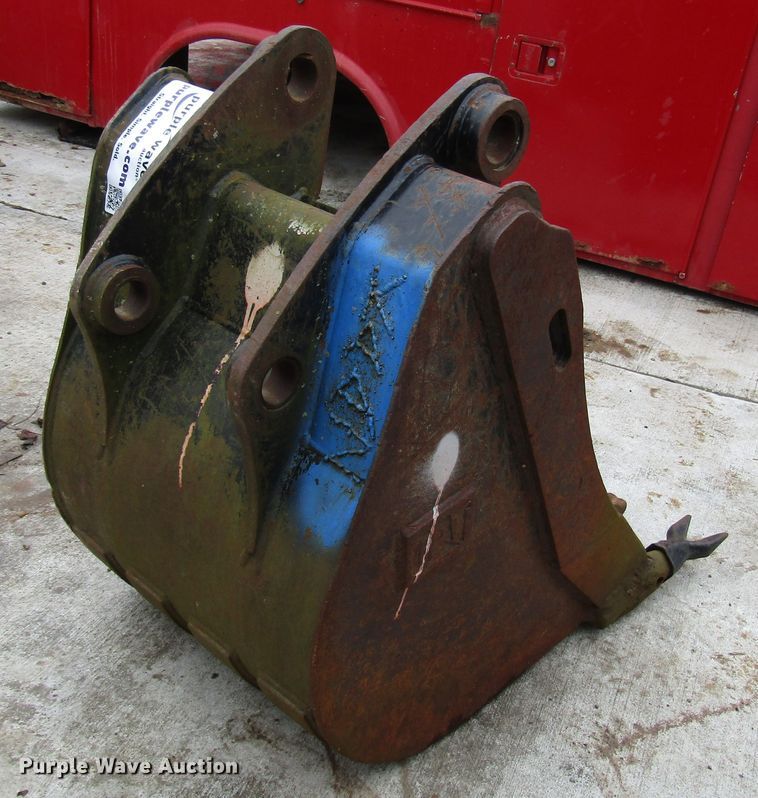 image for item DH8397 Caterpillar 24"W backhoe bucket