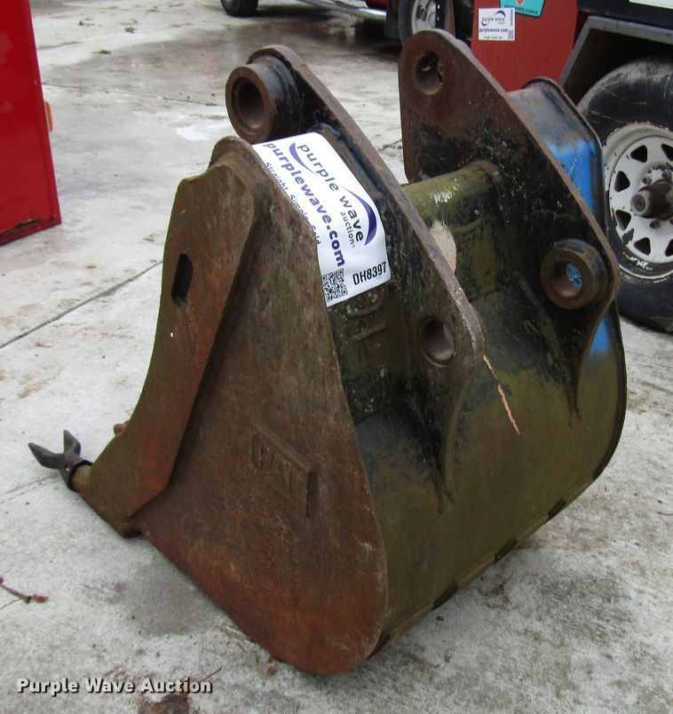 image for item DH8397 Caterpillar 24"W backhoe bucket