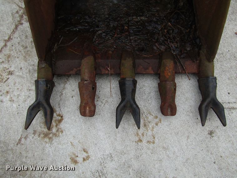 image for item DH8397 Caterpillar 24"W backhoe bucket