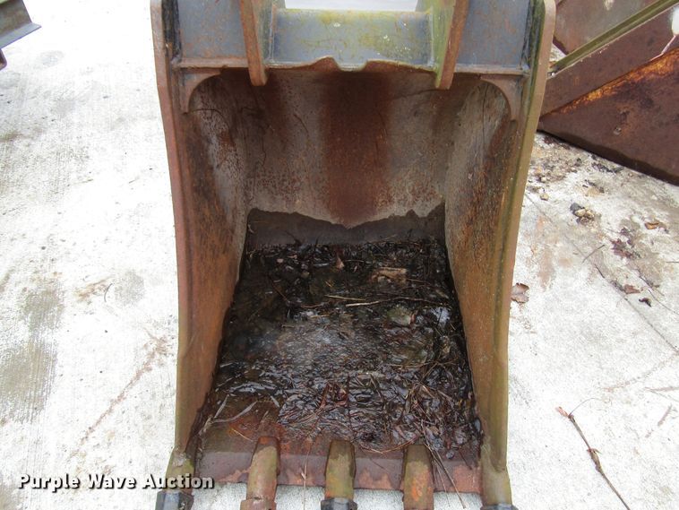 image for item DH8397 Caterpillar 24"W backhoe bucket