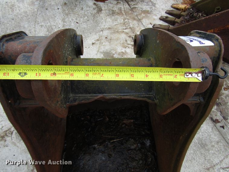 image for item DH8397 Caterpillar 24"W backhoe bucket