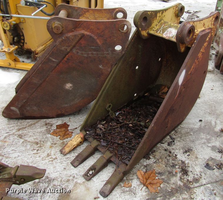 image for item DH8399 (2) backhoe buckets