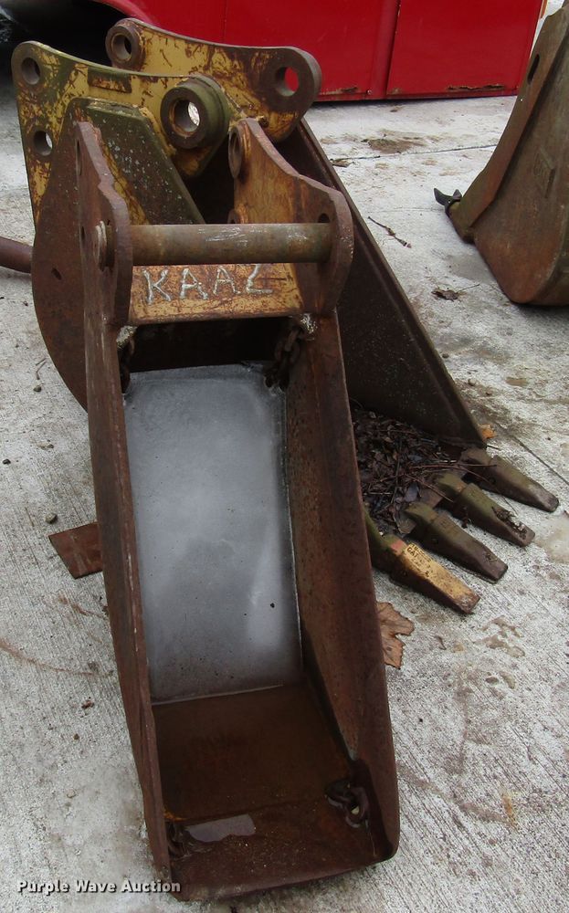 image for item DH8399 (2) backhoe buckets