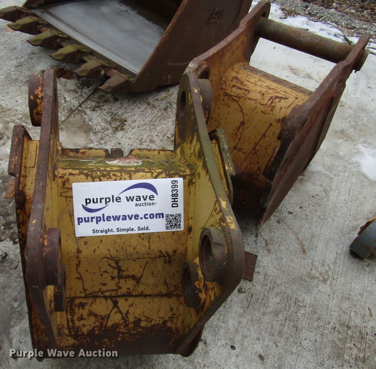 image for item DH8399 (2) backhoe buckets