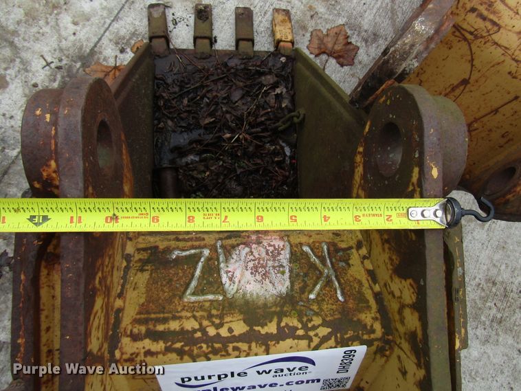 image for item DH8399 (2) backhoe buckets