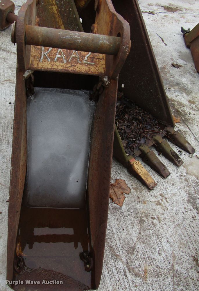 image for item DH8399 (2) backhoe buckets