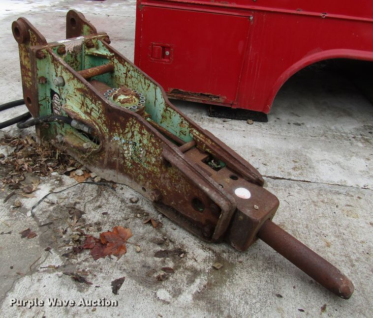 Backhoe breaker in Leavenworth, KS Item DH8400 sold Purple Wave