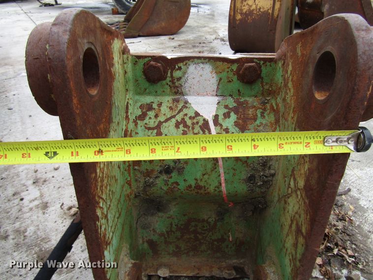 image for item DH8400 Backhoe breaker