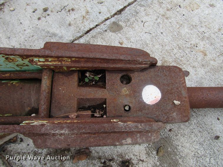 image for item DH8400 Backhoe breaker