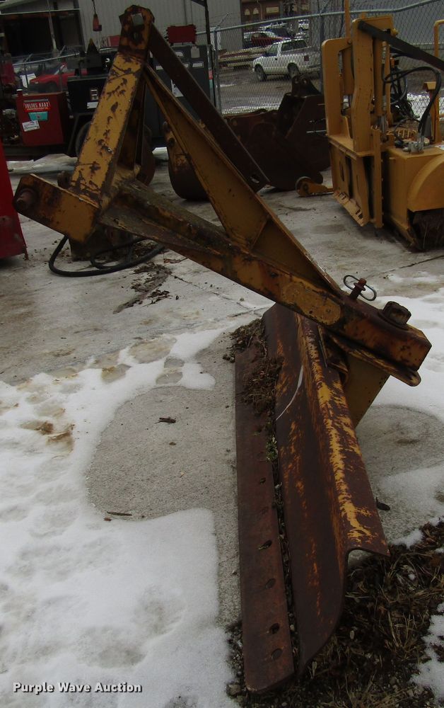 image for item DH8402 Southeast 84"W blade