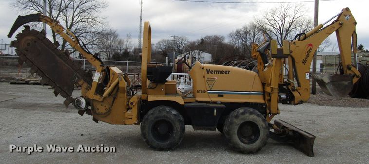 image for item DH8435 2002 Vermeer RT850 trencher