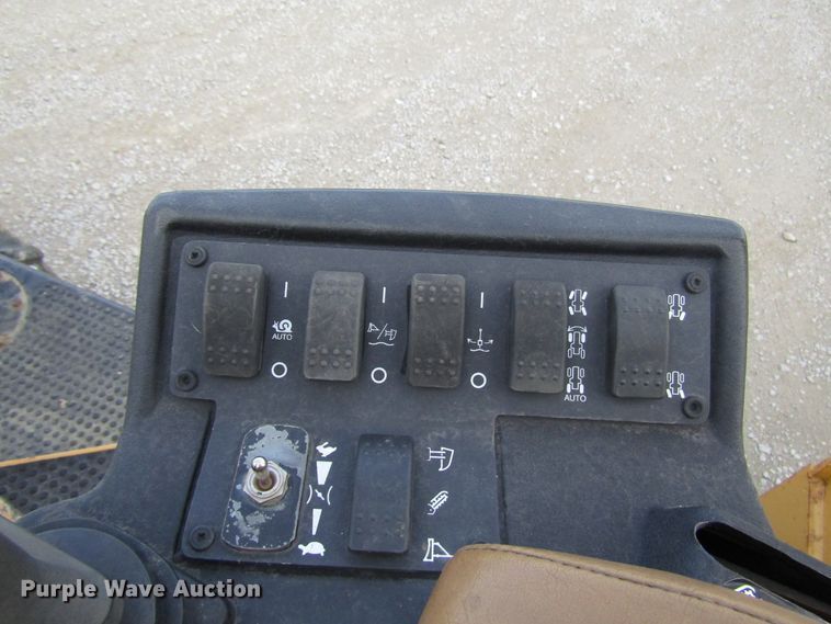 image for item DH8435 2002 Vermeer RT850 trencher