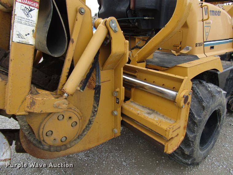 image for item DH8435 2002 Vermeer RT850 trencher