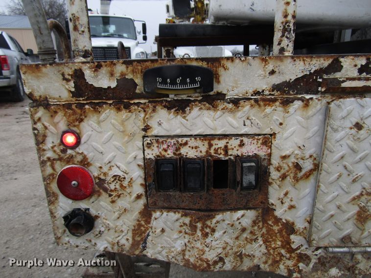 image for item DH8437 2010 Dodge Ram 5500 bucket truck