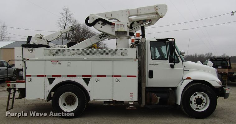 image for item DH8438 2009 International 4300 bucket truck