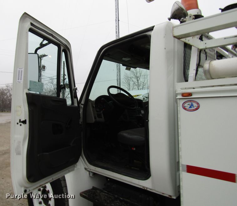 image for item DH8438 2009 International 4300 bucket truck