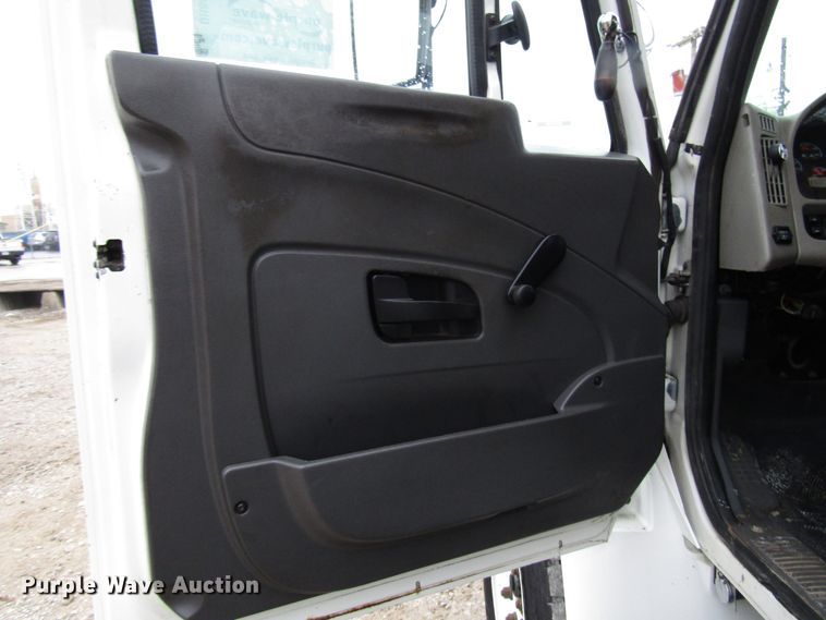 image for item DH8438 2009 International 4300 bucket truck