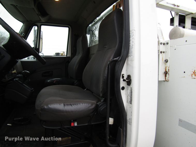 image for item DH8438 2009 International 4300 bucket truck