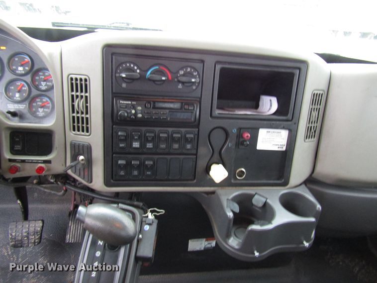 image for item DH8438 2009 International 4300 bucket truck