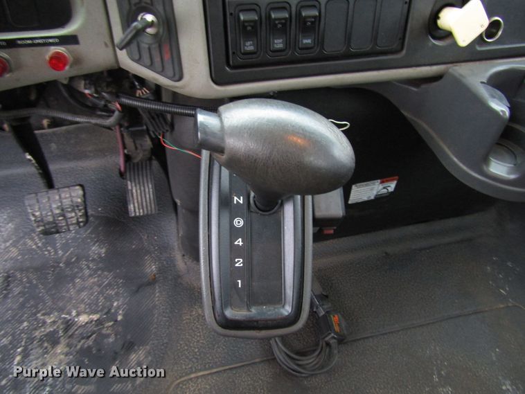 image for item DH8438 2009 International 4300 bucket truck