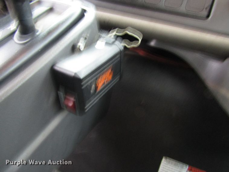 image for item DH8438 2009 International 4300 bucket truck