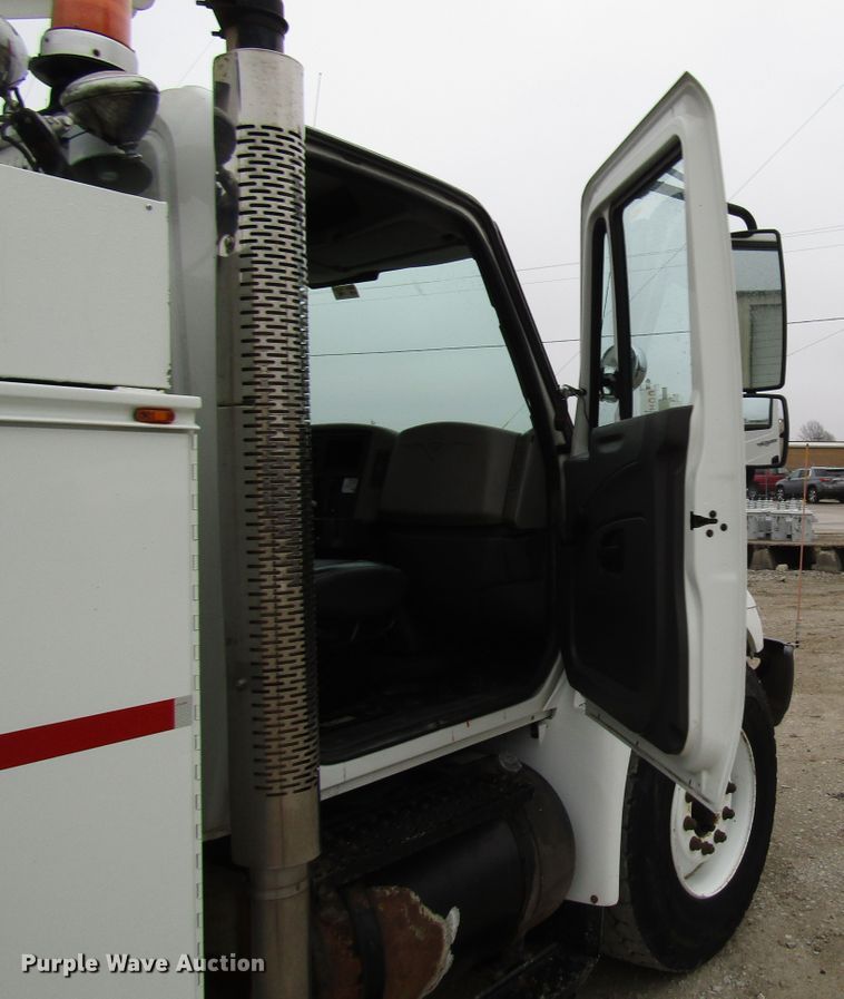 image for item DH8438 2009 International 4300 bucket truck