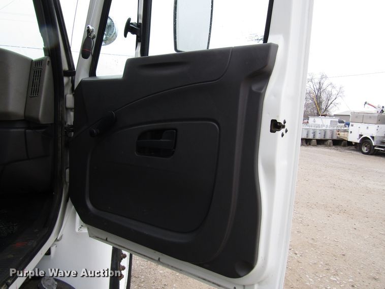 image for item DH8438 2009 International 4300 bucket truck