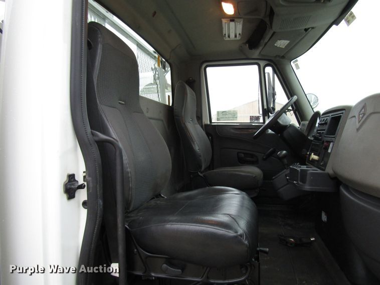 image for item DH8438 2009 International 4300 bucket truck