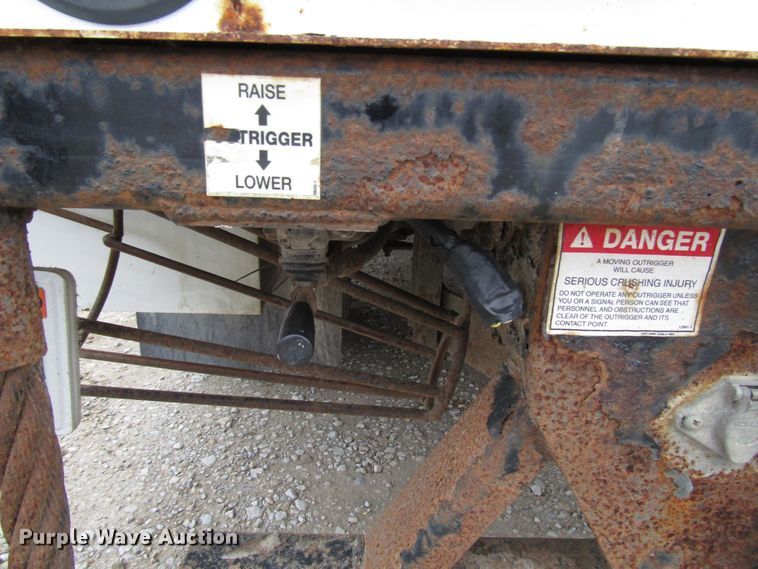 image for item DH8438 2009 International 4300 bucket truck