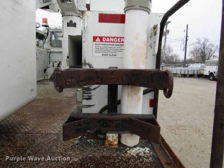 image for item DH8438 2009 International 4300 bucket truck