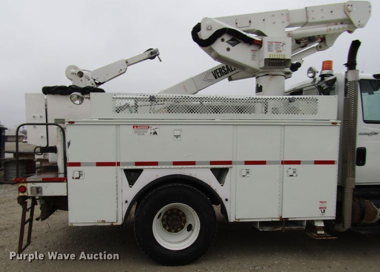 image for item DH8438 2009 International 4300 bucket truck
