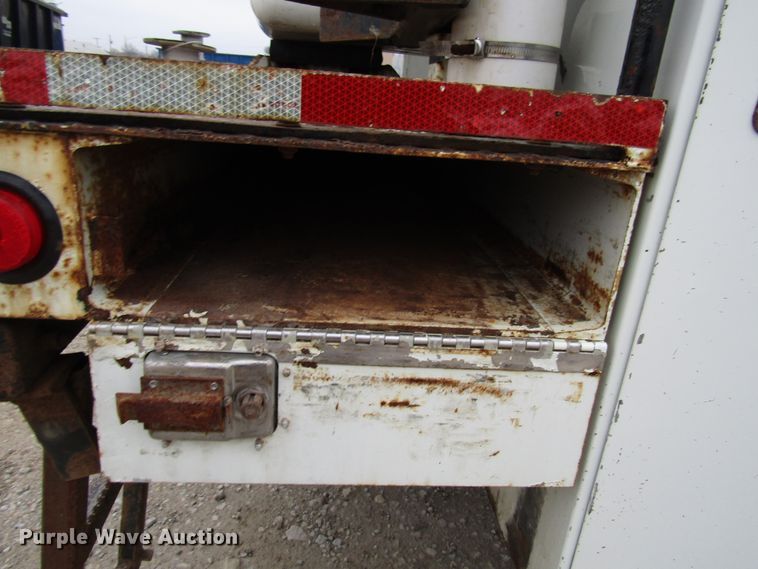 image for item DH8438 2009 International 4300 bucket truck