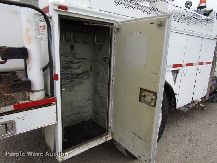 image for item DH8438 2009 International 4300 bucket truck