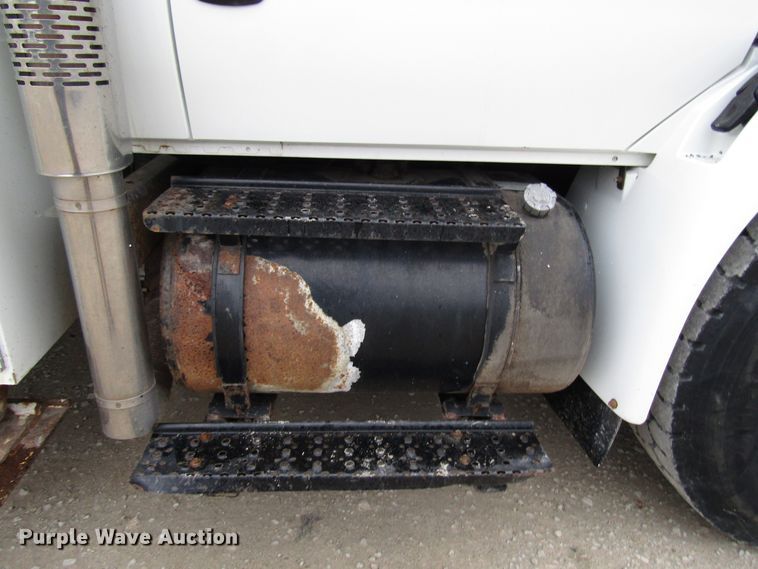 image for item DH8438 2009 International 4300 bucket truck