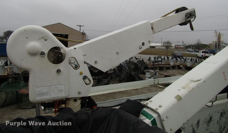image for item DH8438 2009 International 4300 bucket truck