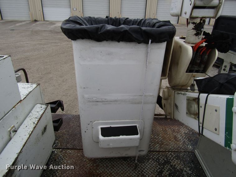 image for item DH8438 2009 International 4300 bucket truck