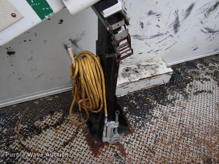 image for item DH8438 2009 International 4300 bucket truck