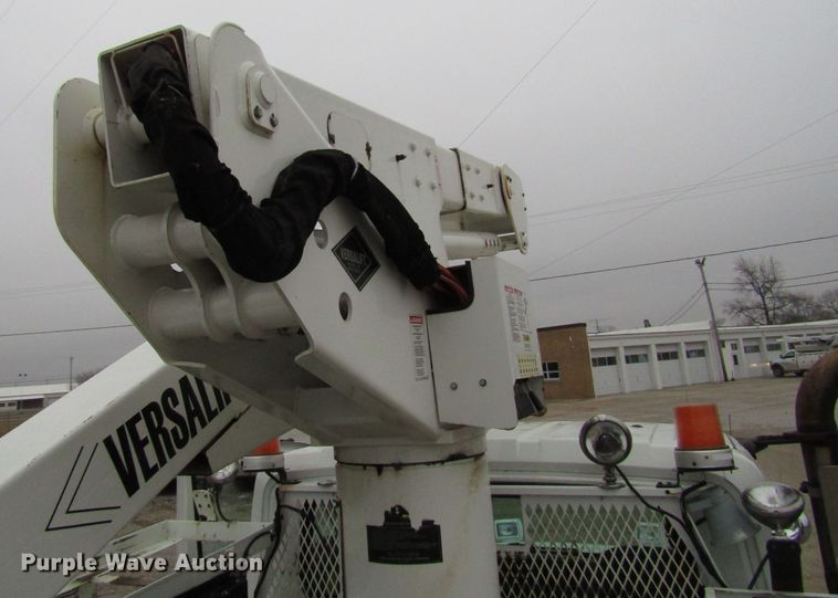image for item DH8438 2009 International 4300 bucket truck