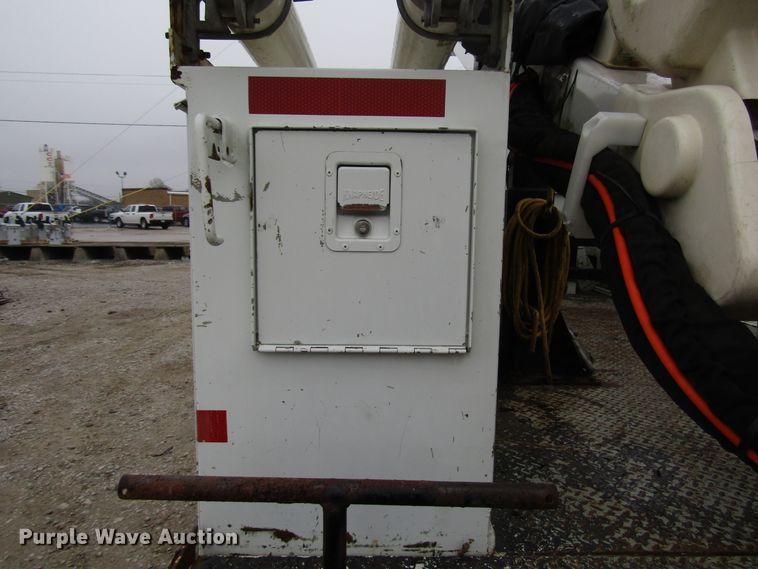 image for item DH8438 2009 International 4300 bucket truck