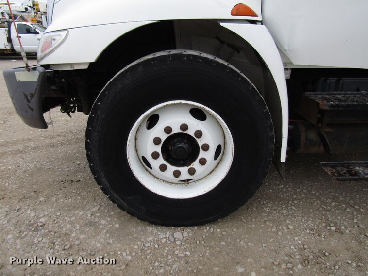 image for item DH8438 2009 International 4300 bucket truck