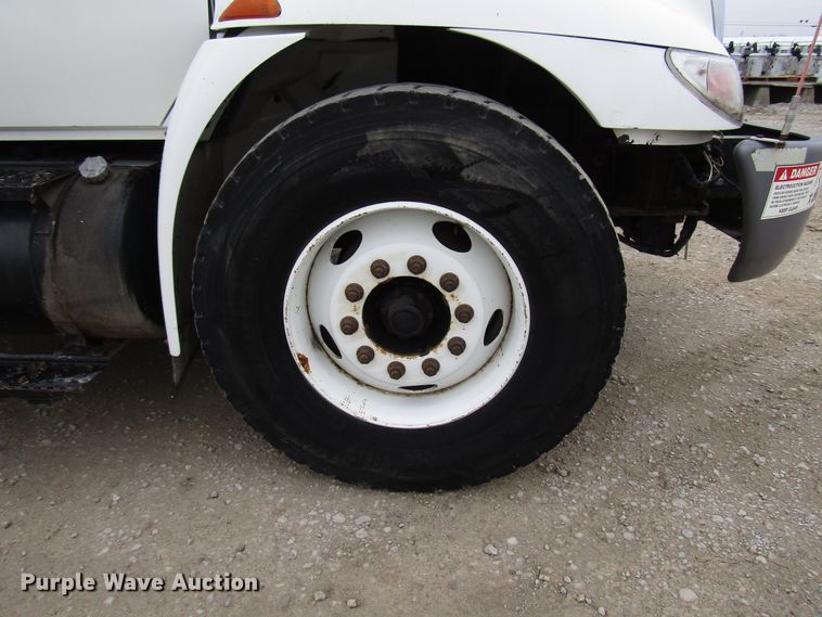 image for item DH8438 2009 International 4300 bucket truck