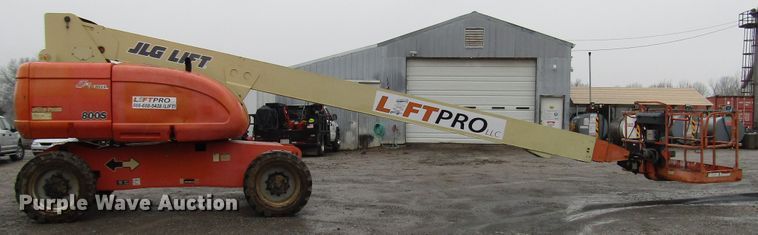 image for item DH8439 2007 JLG 800S boom lift