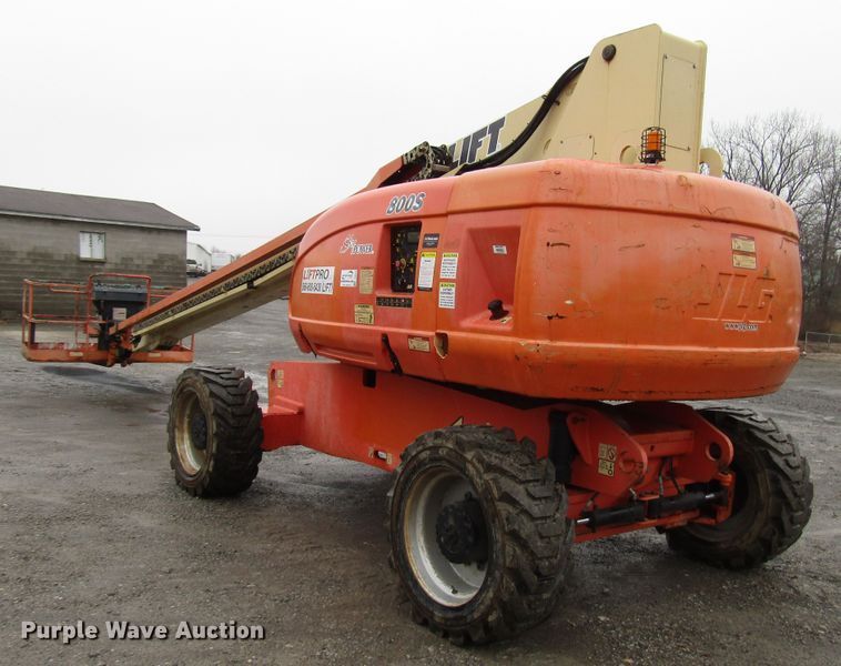 image for item DH8439 2007 JLG 800S boom lift