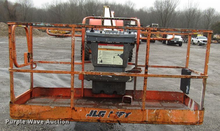 image for item DH8439 2007 JLG 800S boom lift