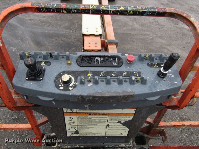 image for item DH8439 2007 JLG 800S boom lift