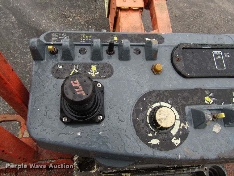 image for item DH8439 2007 JLG 800S boom lift