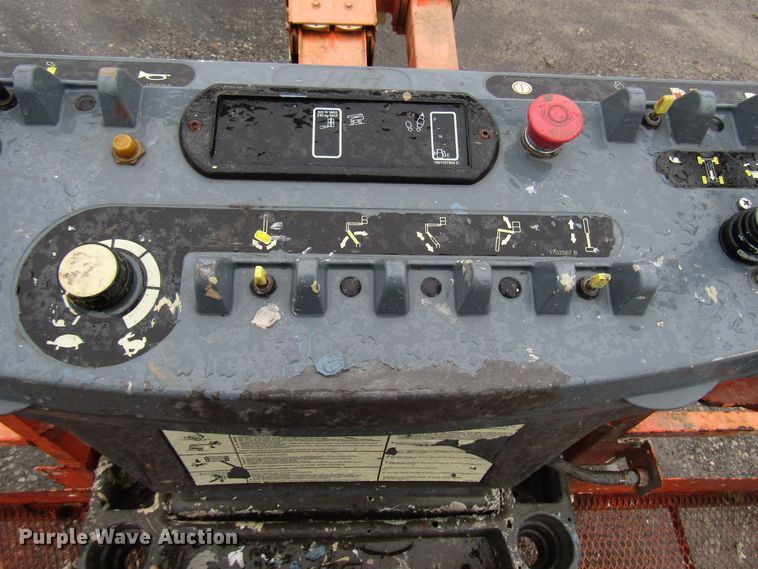 image for item DH8439 2007 JLG 800S boom lift