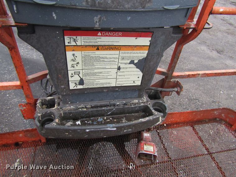 image for item DH8439 2007 JLG 800S boom lift