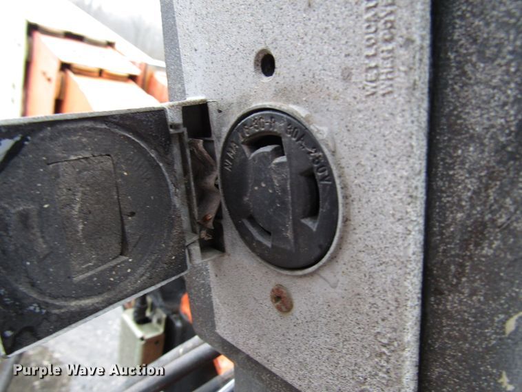 image for item DH8439 2007 JLG 800S boom lift